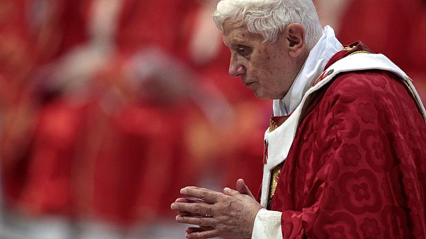 Basílica de São Pedro: papa Bento XVI se reúne com 44 arcebispos Basílica de São Pedro: papa Bento XVI se reúne com 44 arcebispos