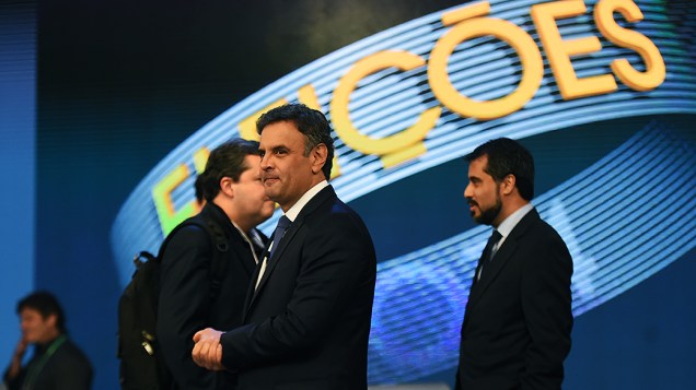O candidato a presidente Aécio Neves (PSDB), antes do debate no segundo turno promovido pela Rede Globo no Projac, no Rio de Janeiro