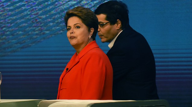 A presidente e candidata à reeleição Dilma Rousseff (PT), chega para o debate do segundo turno promovido pela Rede Globo no Projac, no Rio de Janeiro