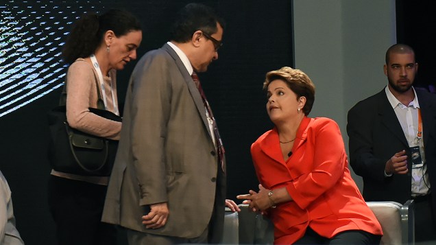 A presidente e candidata à reeleição Dilma Rousseff (PT), chega para o debate do segundo turno promovido pela Rede Globo no Projac, no Rio de Janeiro