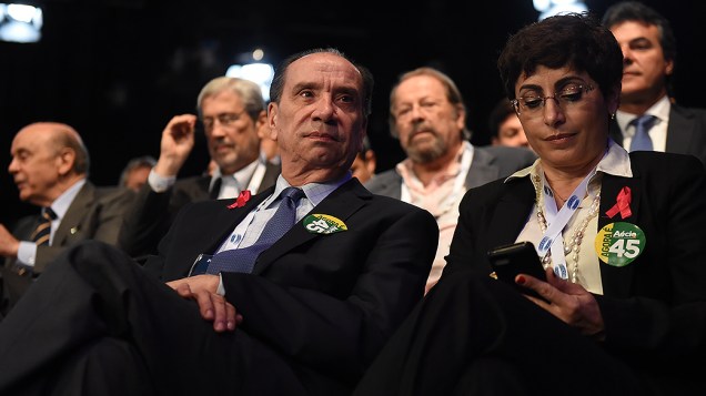 Aloysio Nunes, candidato à vice na chapa presidencial do PSDB, chega para o debate do segundo turno, promovido pela rede Globo, no Rio de Janeiro