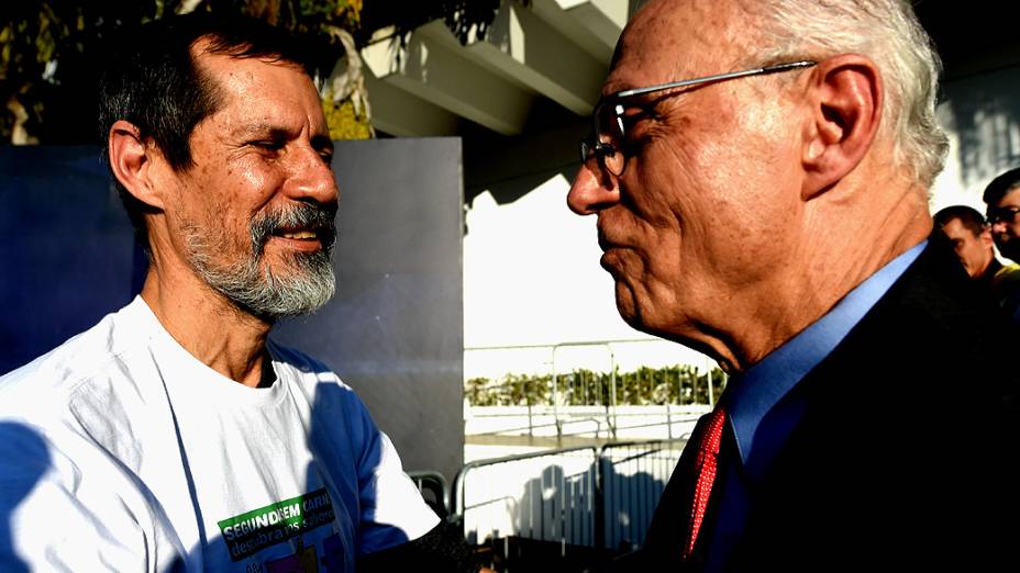 O candidato Eduardo Jorge (PV) chega para o debate dos presidenciáveis promovido pelo SBT, em 01/09/2014