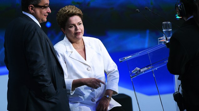 A presidenta Dilma Rousseff, candidata do PT à reeleição, durante primeiro debate transmitido pela TV desde o primeiro turno da eleição, em 5 de outubro