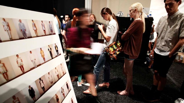Modelos nos bastidores da Nova York Fashion Week, em 06/09/2012
