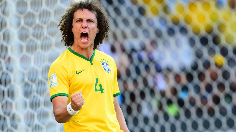 David Luiz comemora gol nos pênaltis no jogo contra o Chile no Mineirão, em Belo Horizonte