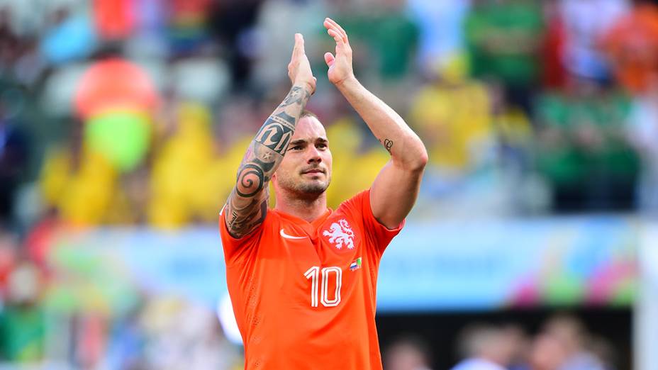 O holandês Sneijder comemora vitória sobre o México no Castelão, em Fortaleza