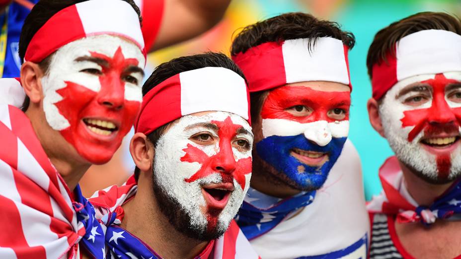 Torcedores dos Estados Unidos durante o jogo contra a Bélgica na Arena Fonte Nova, em Salvador