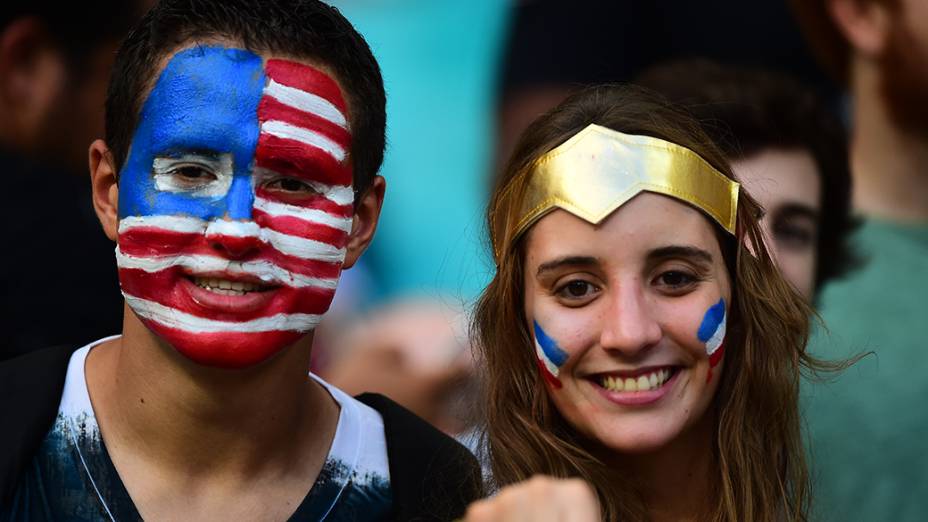 Torcedores dos Estados Unidos durante o jogo contra a Bélgica na Arena Fonte Nova, em Salvador