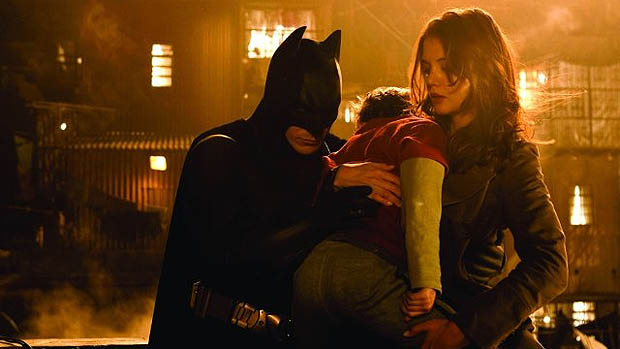 Christian Bale e Katie Holmes em Batman Begins