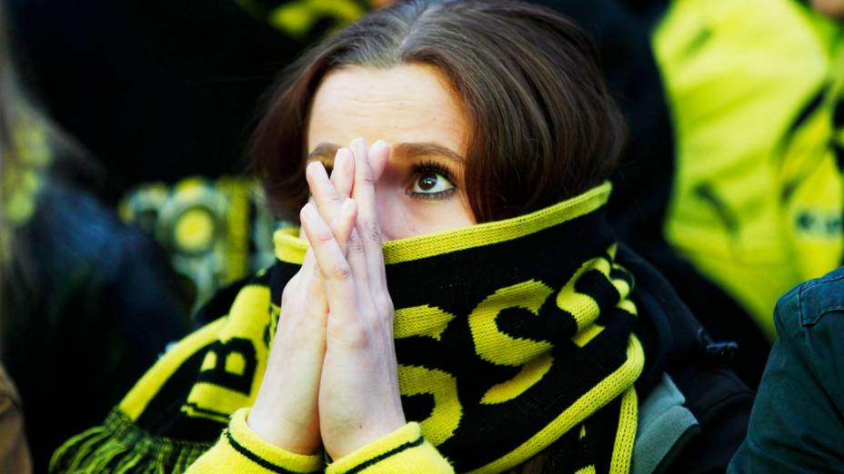 Torcedora durante final da Liga dos Campeões entre Bayern de Munique e Borussia Dortmund, no estádio de Wembley, em Londres