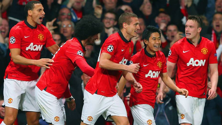 Jogadores do Manchester United comemoram o primeiro gol do jogo