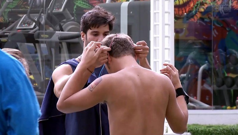 Aslan recebe da Marcello a tarefa de monstro da semana