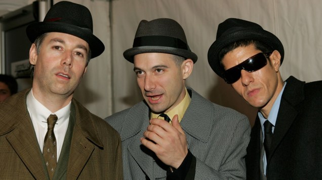 Adam "MCA" Yauch, Mike Diamond, e Adam "Ad-Rock" Horovitz do grupo Beastie Boys, no MTV Europe Music Awards 2004