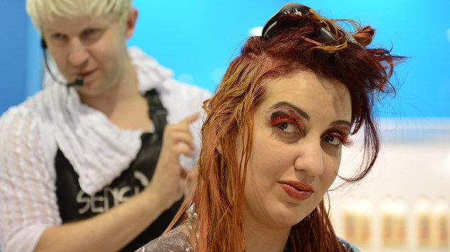 Apresentação de corte de cabelo durante a Beauty Fair, em São Paulo
