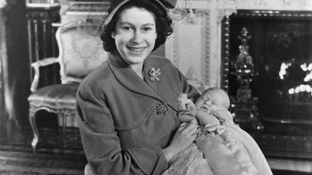 Rainha Elizabeth II, com seu filho Charles