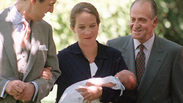 Princesa Elena de Bourbon, da Espanha, com seu filho Felipe