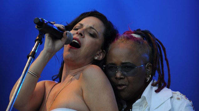 Bebel Gilberto e Sandra de Sá durante apresentação no palco Sunset, no primeiro dia do Rock in Rio, em 23/09/2011