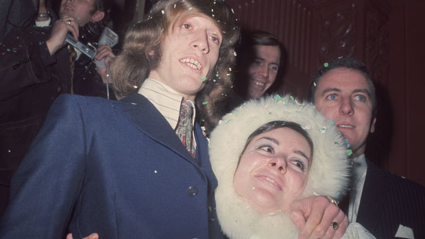 Robin Gibb no casamento com sua primeira mulher, Molly, em 1968
