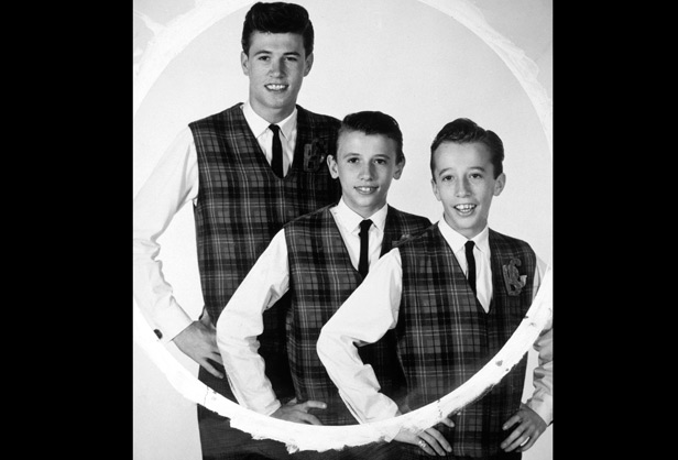 Barry, Robin e Maurice nas primeiras apresentações do Bee Gees