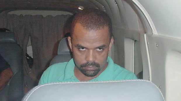 Fernandinho Beira-Mar, líder do CV, comandou de dentro do presídio de Bangu I uma onda de ataques a ônibus e carros no Rio, em 2002
