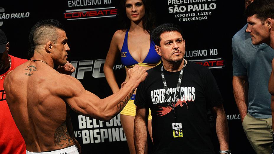 Vitor Belfort e Michael Bisping durante pesagem do UFC São Paulo, no Ginásio do Ibirapuera