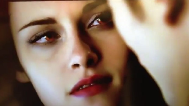 Bella Swan (Kristen Stewart) reaparece vampiresca em 'Amanhecer - Parte 2'