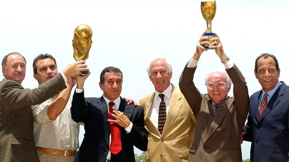 Felipão, Branco, Parreira, Bellini, Zagallo e Carlos Alberto Torres, campeões do mundo pela seleção, reunidos em 2002, no Rio de Janeiro