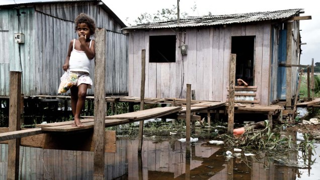 Segundo a prefeitura de Altamira, 13.000 pessoas moram em palafitas. Com a chegada de Belo Monte, a promessa é tirá-las de lá e revitalizar o local