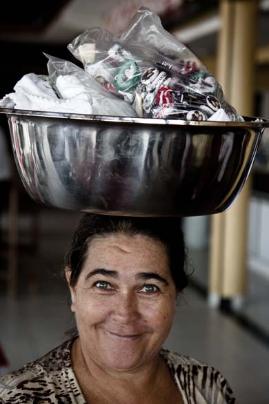 A baiana Irene Guerra de Oliveira, de 48 anos, vende cocadas em Altamira: "Criei quatro filhos assim"