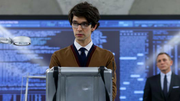 Ator Ben Whishaw em cena do filme '007 - Operação Skyfall'