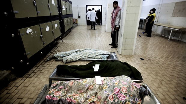 Corpos de pessoas mortas em explosão em Bengasi