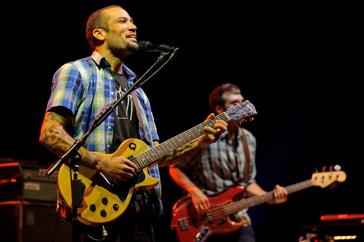 Ben Harper apresenta show da turnê Give Till Its Gone, em São Paulo