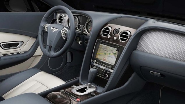 Bentley Continental GT V8 - O Bentley tem  autonomia para rodar 800 quilômetros com um tanque de gasolina