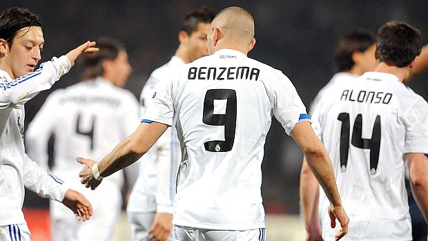Benzema fez o gol do Real Madrid no empate com o Lyon, na Liga dos Campeões