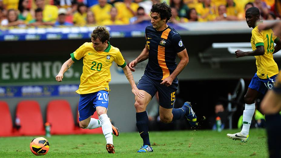 Bernard durante o amistoso entre Brasil e Austrália no estádio Mané Garrincha em Brasília