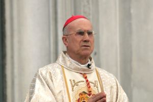 Cardeal Tarcisio Bertone ligou pedofilia a homossexualismo