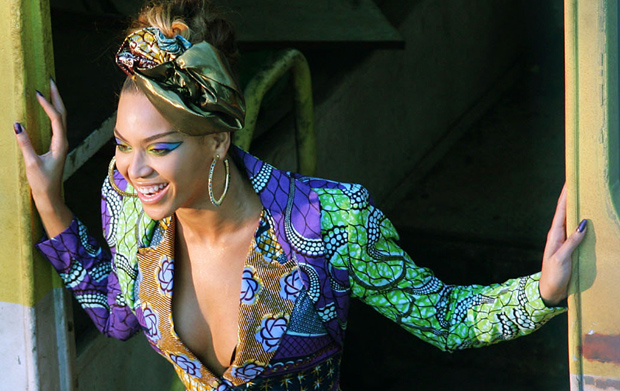 Amizade: Beyoncé participa de clipe de Alicia Keys em morro carioca