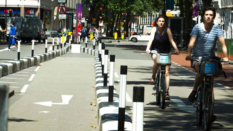 Ciclistas em Londres às vésperas da abertura da Olimpíada de 2012