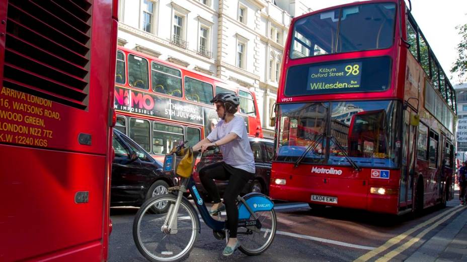 Ciclistas em Londres às vésperas da abertura da Olimpíada de 2012