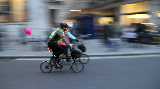 Ciclistas em um protesto para cobrar mais espaço para as bicicletas em Londres