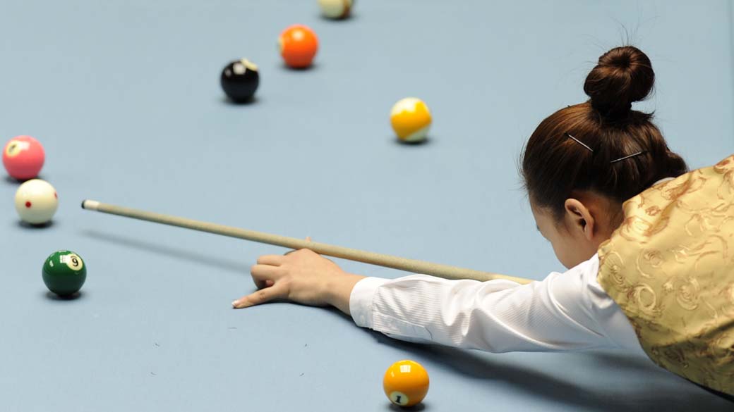 A chinesa Liu Shasha durante prova de sinuca nos Jogos Asiáticos, em Guangzhou, China