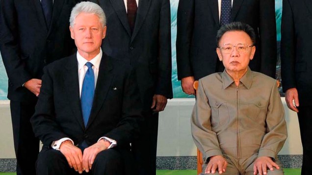 Ex-presidente norte-americano, Bill Clinton, durante visita a Kim Jong-Il em Pyongyang, Coreia do Norte, outubro de 2009
