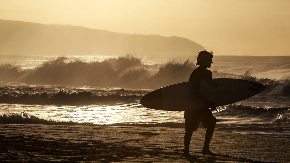 Gabriel Medina, na primeira bateria em Pipeline, no Havaí<br>