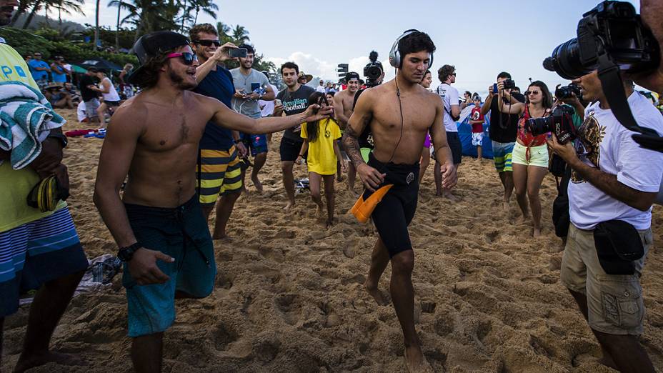 Gabriel Medina, na primeira bateria em Pipeline, no Havaí