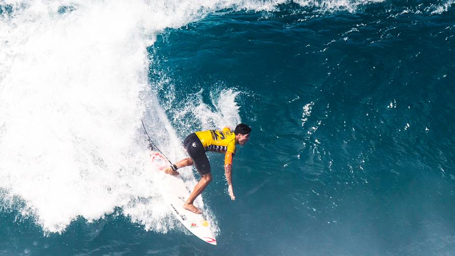 Gabriel Medina durante sua 1º bateria no primeiro dia de competição do Billabong Pipe Masters, última etapa do Circuito Mundial de Surfe, nesta sexta-feira (12) na praia de Pipeline, em Honolulu, na ilha de Oahu no Havaí, Estados Unidos