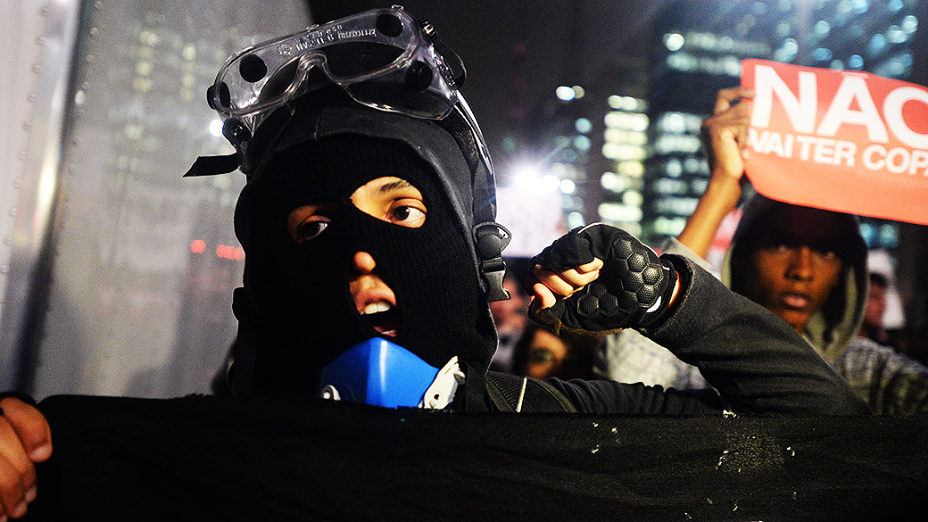 Lei que veta o uso de máscaras durante manifestações de rua foi sancionado nesta sexta-feria pelo governador Geraldo Alckmin