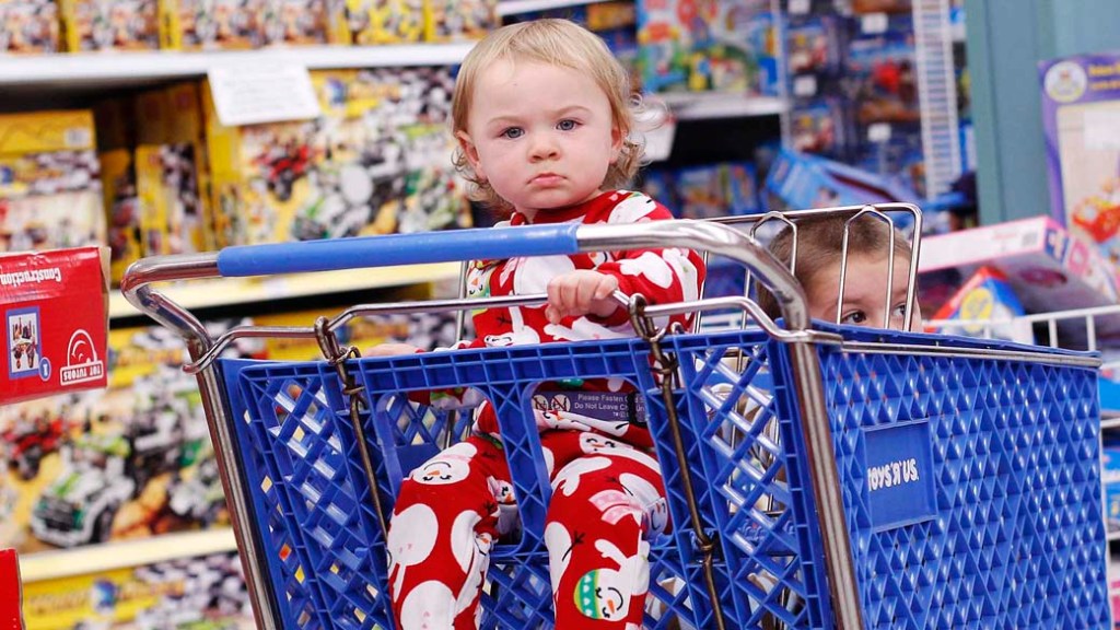 Crianças no setor de brinquedos de uma loja americana. Nesta sexta, aconteceu a “Black Friday”, nos Estados Unidos, quando as lojas oferecem produtos com grandes descontos