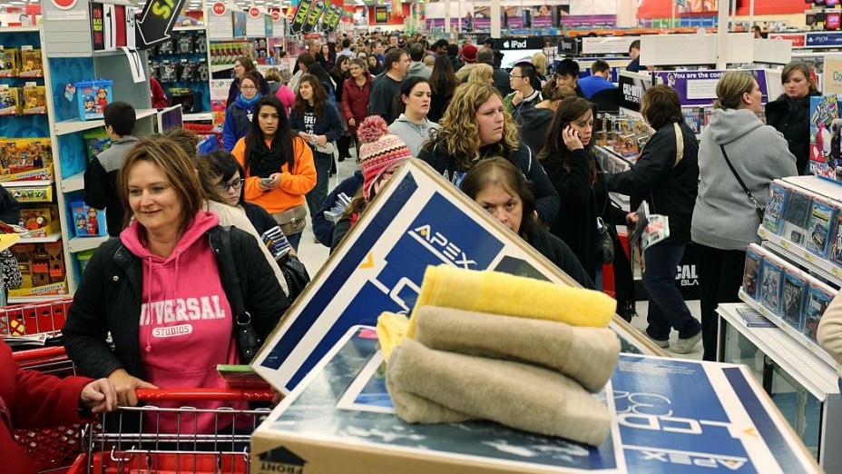 Consumidores vão às compras na Black Friday em Indiana, nos EUA