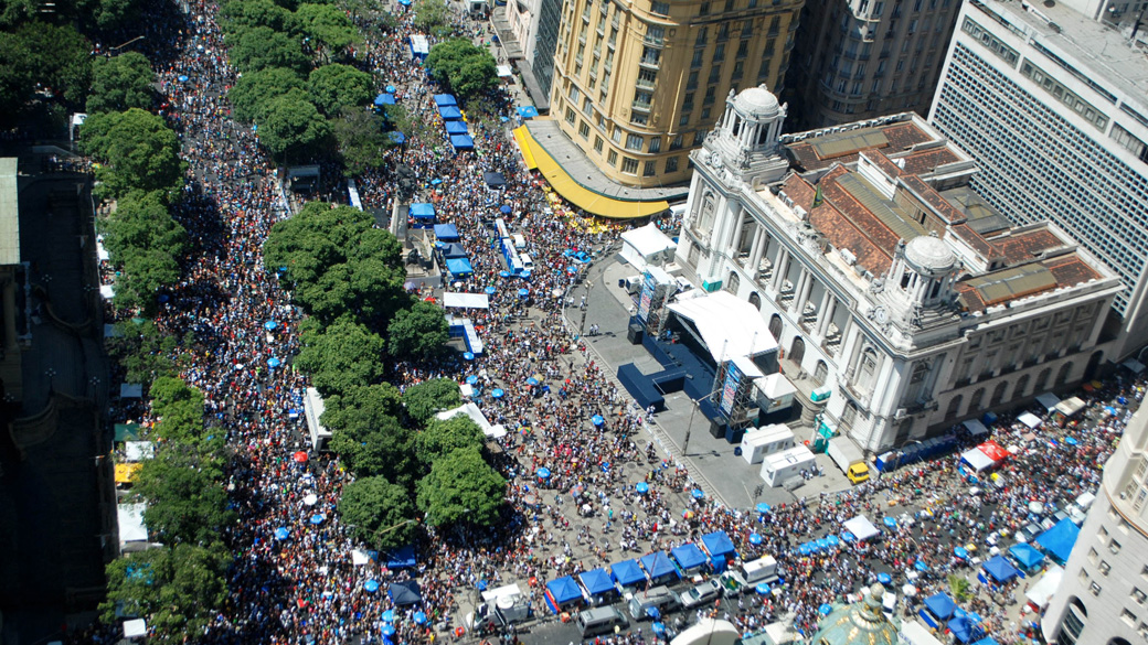 Desfile do bloco Cordão da Bola Preta no centro do Rio de Janeiro