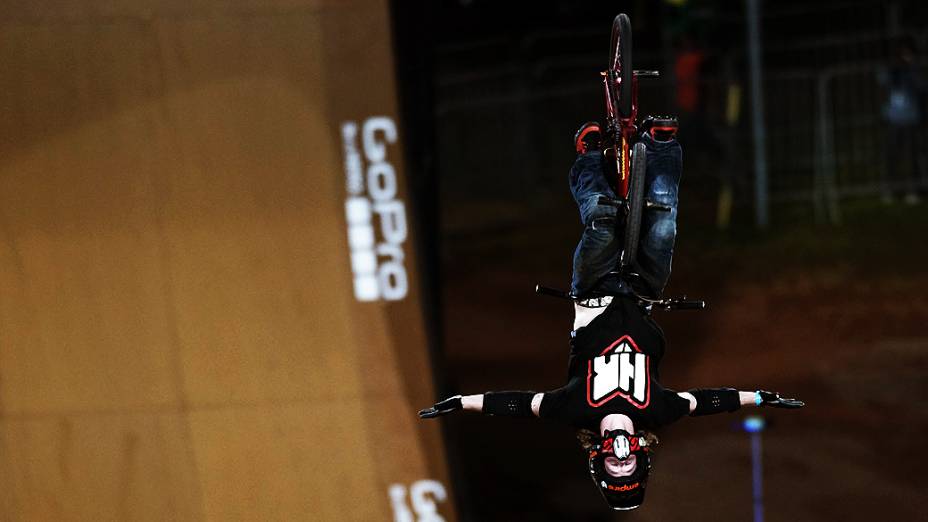 Morgan Wade durante apresentação na mega rampa com o BMX Freestyle Big Air, no X-Games em Foz do Iguaçu